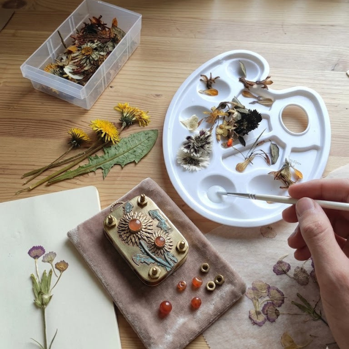 Left Behind™ Mini Flower Press